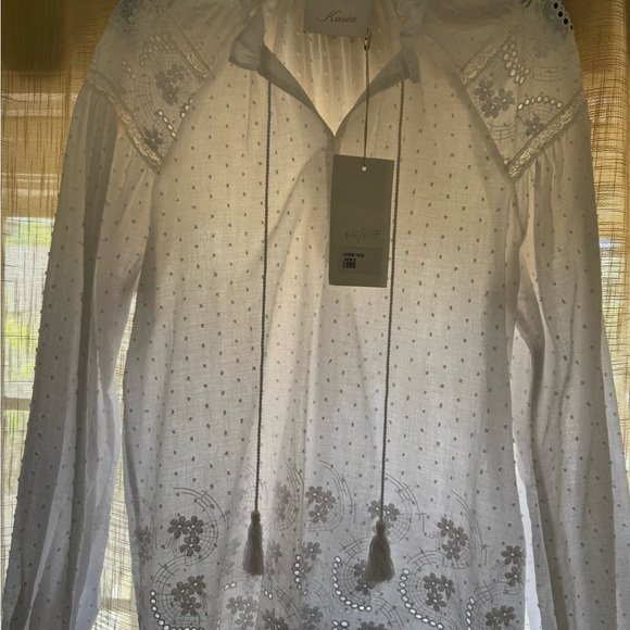 Kasia Elegant White Lace Blouse - Picture 2 of 5